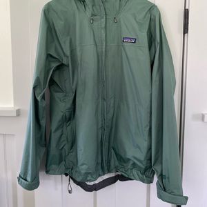Patagonia Womens Torrentshell Rain Jacket. Sage green. Like new. Size L